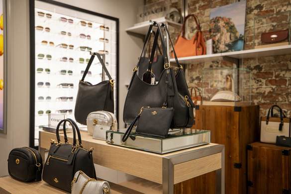 Azamara Cruises Shops © Tim Faircloth, Azamara Cruises2.jpg